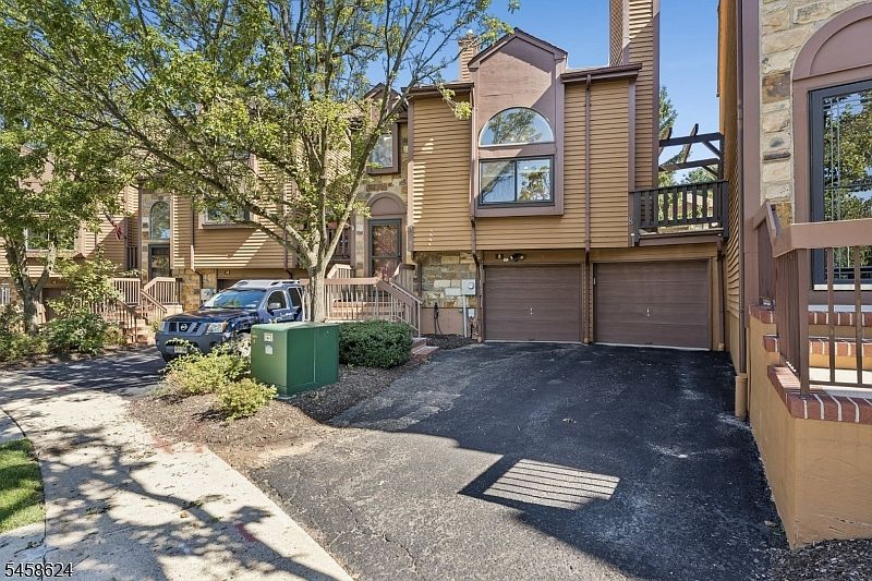 1st image of 8 Faesch Ct