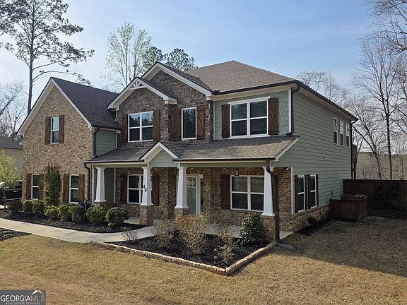 3rd image of 40 Hollyhock Ln