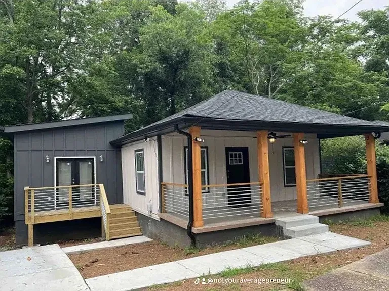 1104 Welch St SW — Photo 1