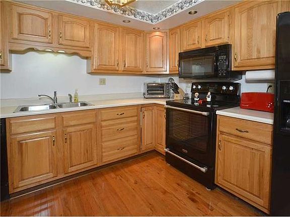 2nd image of 1842 Ivanhoe Dr