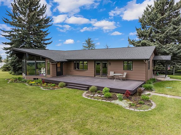 2nd image of 1020 Middle Rd