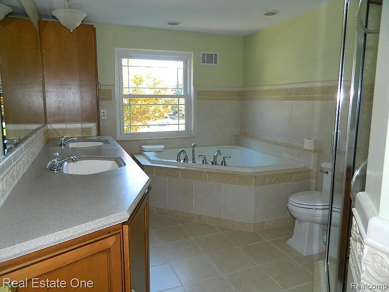 6927 Northpoint Dr — Photo 24