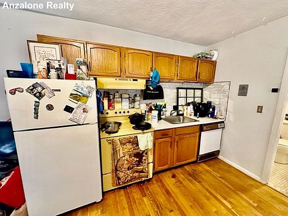 4th image of 59 Salem St APT 3