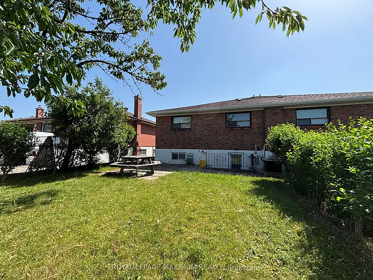 54 Hisey Cres W — Photo 27