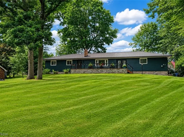 727 Sleepy Hollow Dr, Uniontown, OH 44685