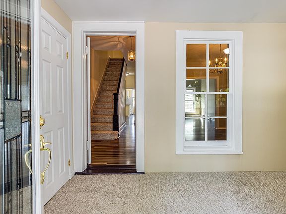 4th image of 16 Cormack Ct