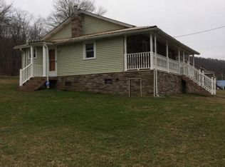 489 13th St, Rainelle, WV 25962