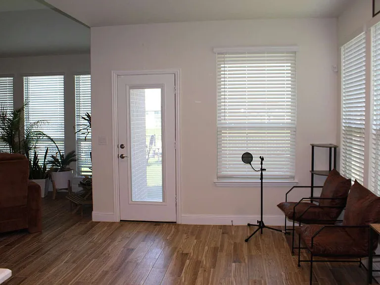 1908 Midhurst Dr — Photo 11