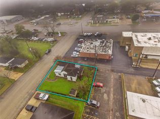 211 4th St, Sealy, TX 77474