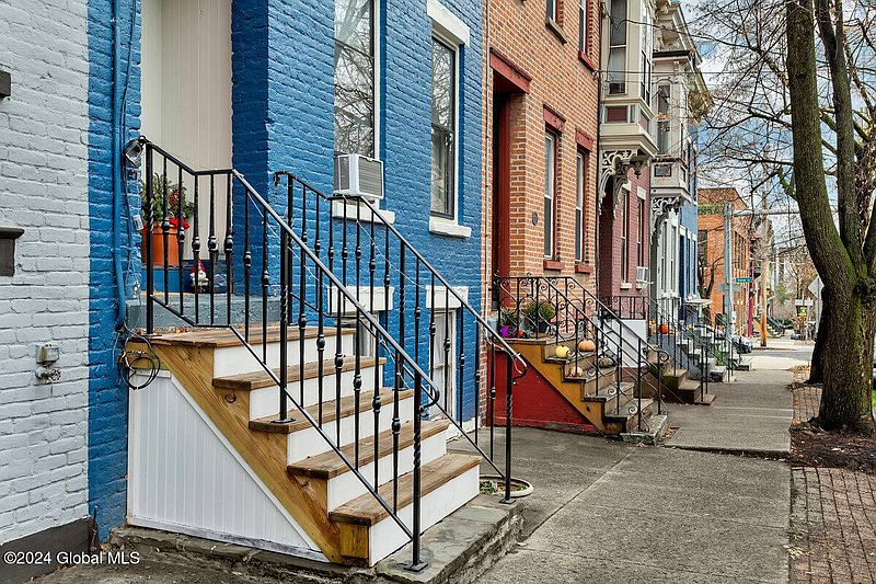 2nd image of 301 Hudson Avenue