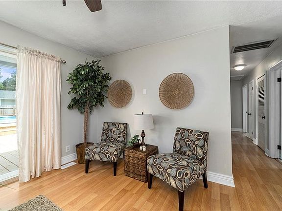 4th image of 5820 Burrell Ave