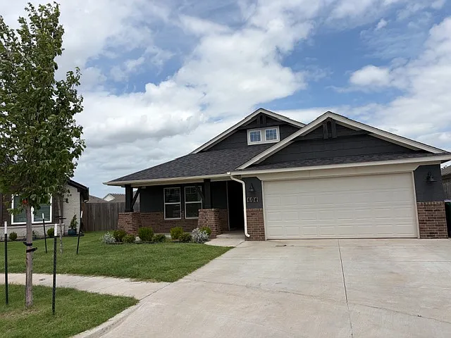 604 Caladium Dr — Photo 1