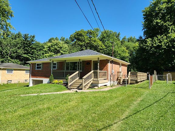 3rd image of 790 Fairway Dr