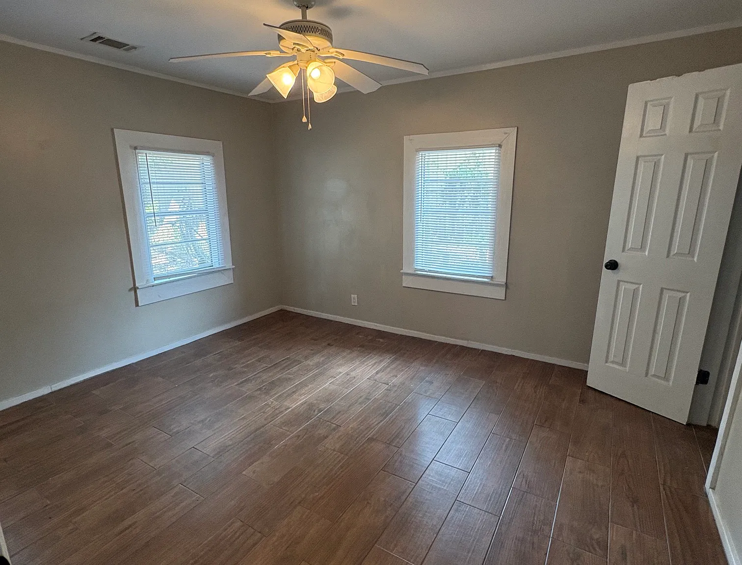 1 bed/ 1 bath single family home - landscaping included! — Photo 3