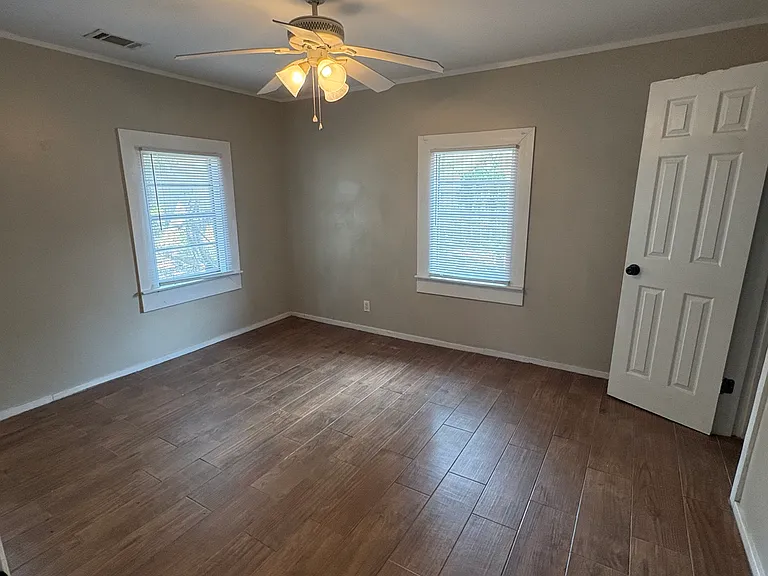 2524 Norwich St — Photo 3