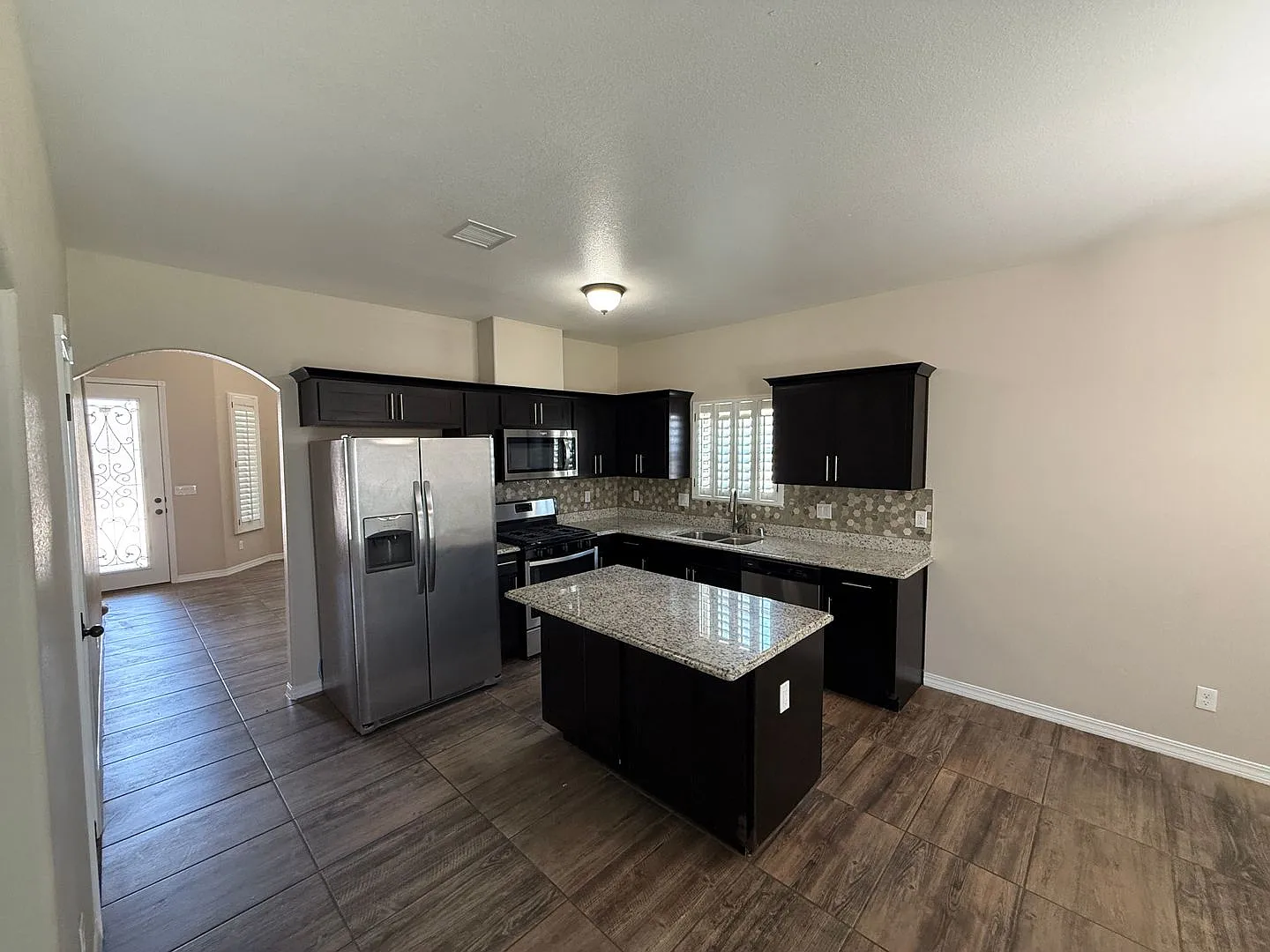 Upper Valley 4 Bdrm 2.5 Bath — Photo 4