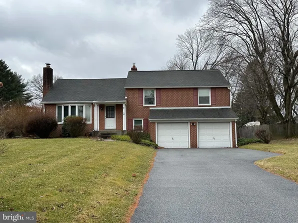 8 Pine Tree Dr, Broomall, PA 19008