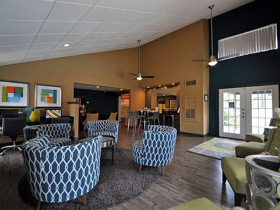 5th image of 2021 Plantation Dr APT 103