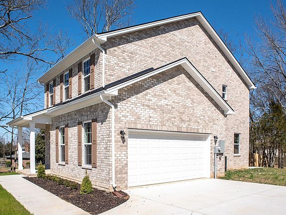 3rd image of 1009 Trevino Pl