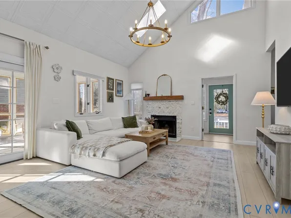 3203 Barnes Spring Ct, Midlothian, VA 23112