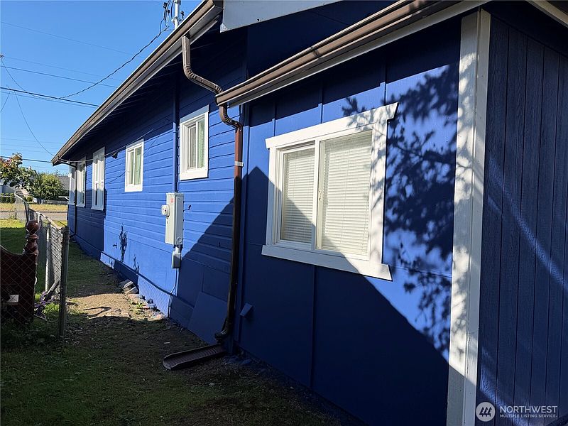 5th image of 816 Perry Avenue