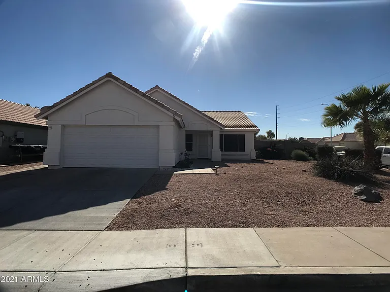 381 E Bart Dr — Photo 2