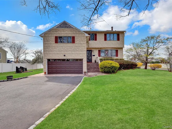 150 W Islip Road, West Islip, NY 11795
