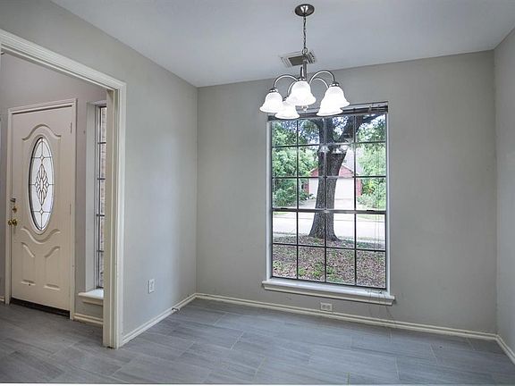 3rd image of 3215 Alexander Parc Dr