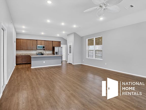 5th image of 806 Columbia River Rd