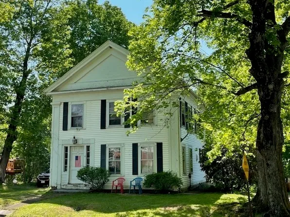 4 Brigham St, Hubbardston, MA 01452