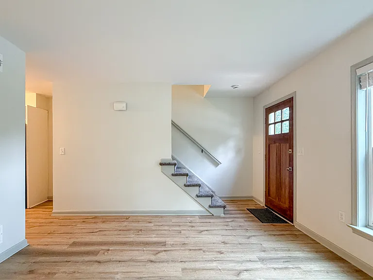 425 Deerfield Dr — Photo 5