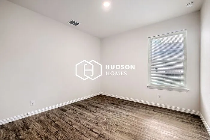 2434 Bermuda Dr — Photo 8