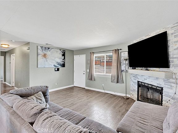 5th image of 18128 Catalpa St