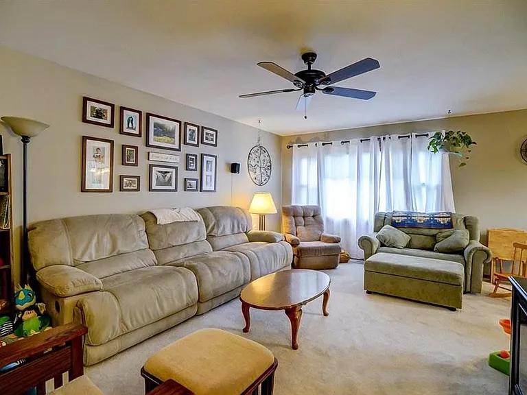 213 S Jefferson St — Photo 11