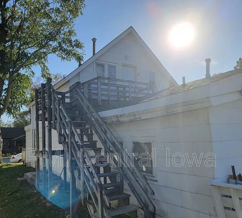 2220 E Walnut St #3