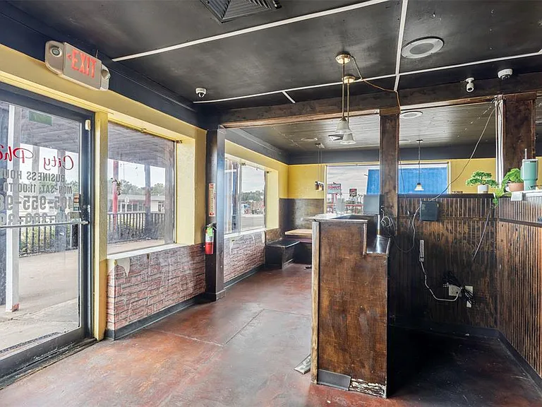 327 S Green Ave — Photo 11