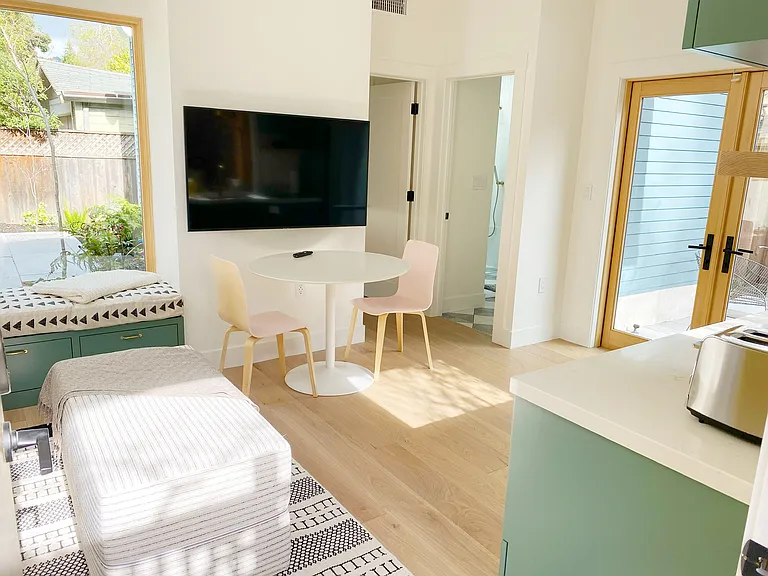 5579 Taft Ave — Photo 1