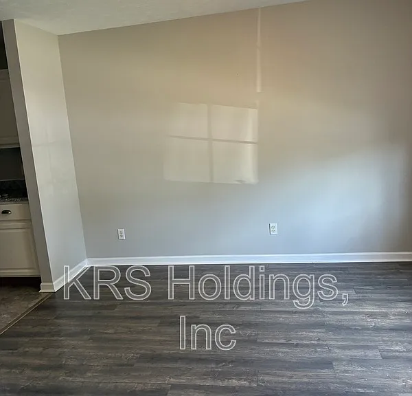303 Joyce Dr — Photo 5
