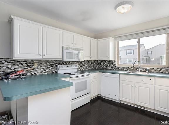 3rd image of 37094 Brynford Dr