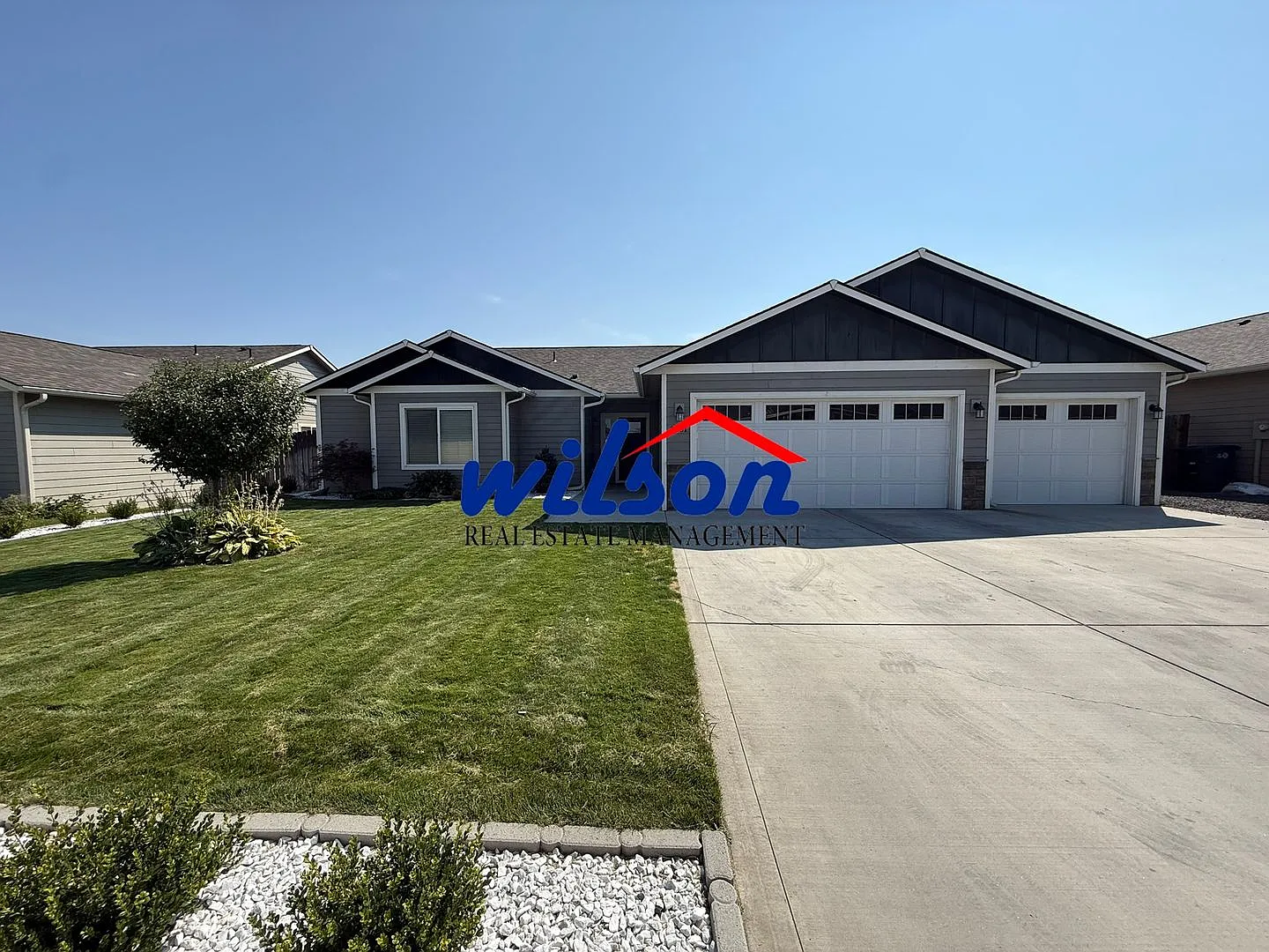 Modern West Valley 3bd/2ba House with 3 Car Garage! — Photo 1