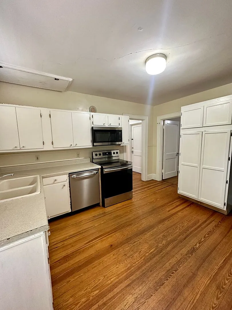 Pre-Leasing UK Fall Semester 2026 — Photo 3