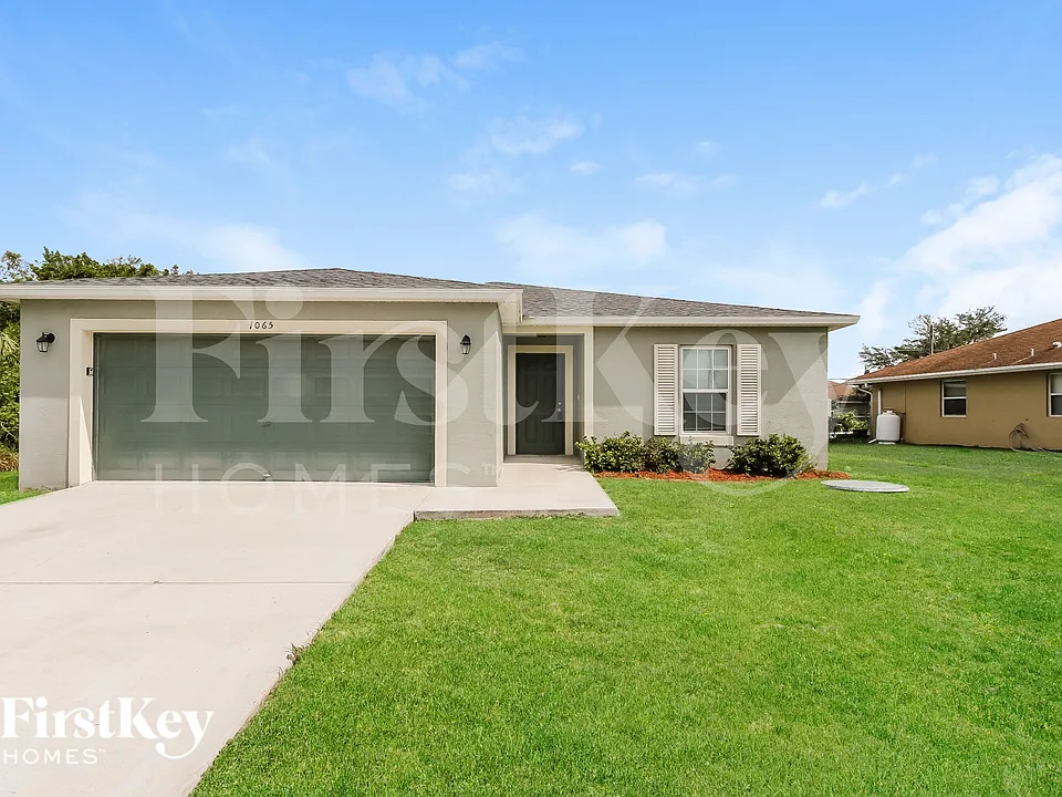 1065 SW Canary Ter