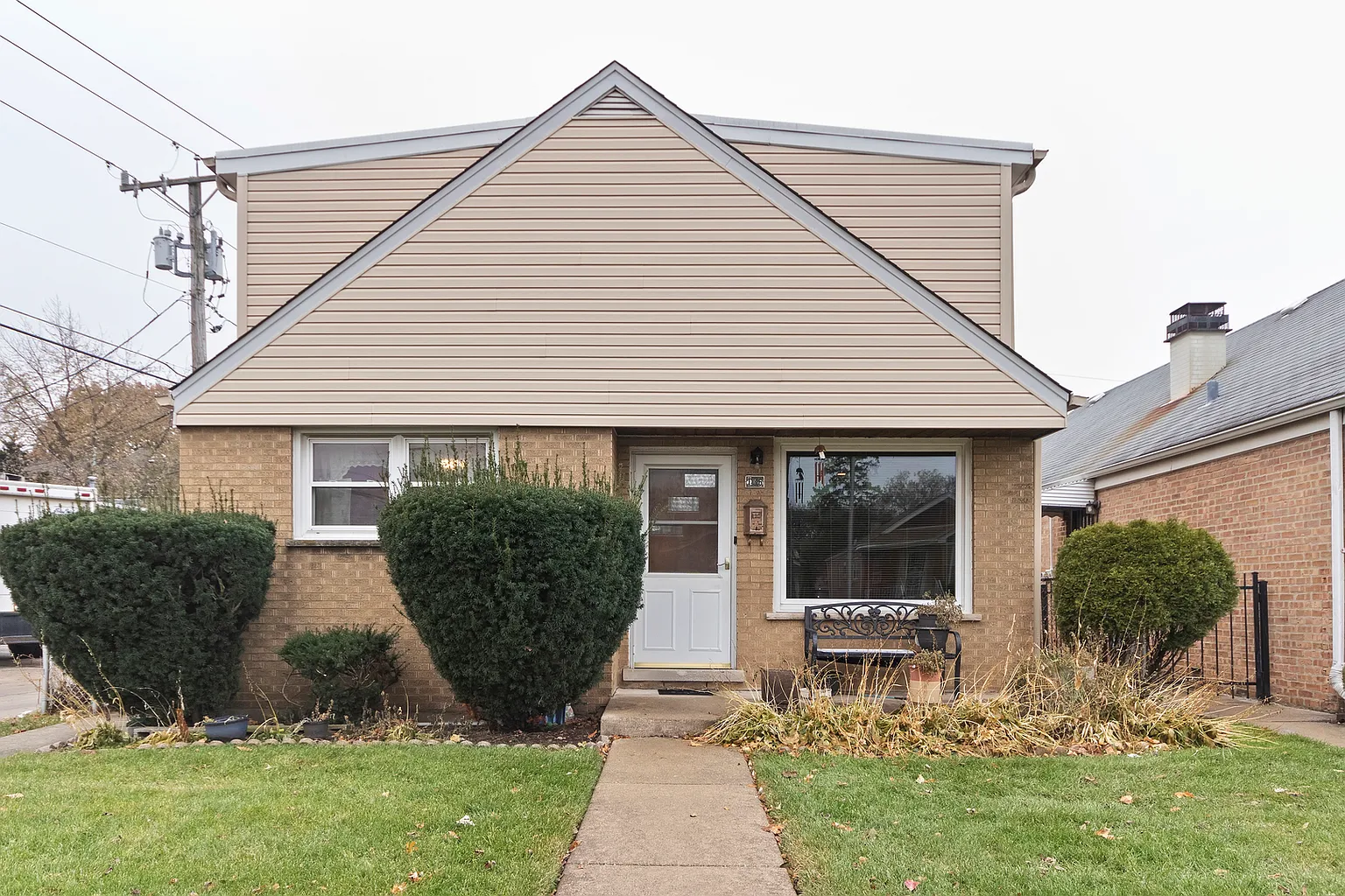 136 Granville Ave photo 1