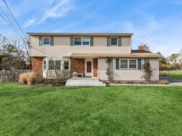 1 Gerald Lane, Hampton Bays, NY 11946