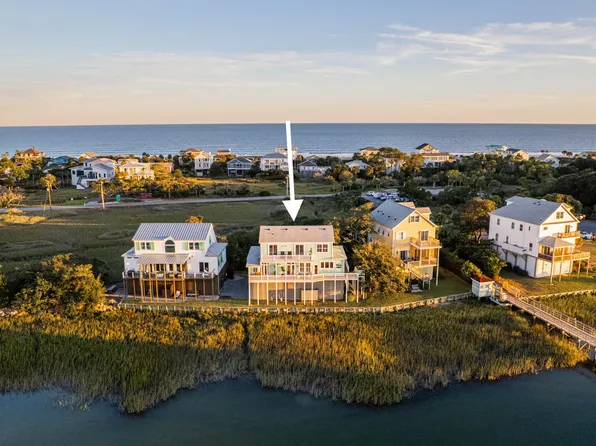 68 9th St W #B, Folly Beach, SC 29439
