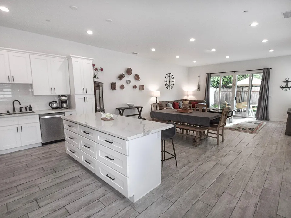 253 Dahlia Ave