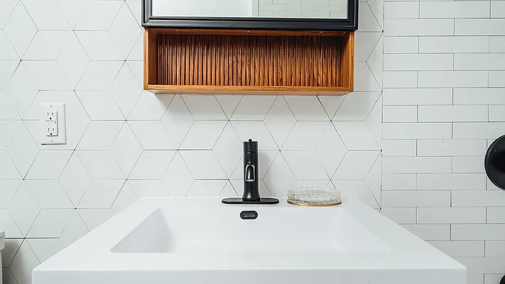 Rented by Nooklyn NYC LLC | media 105