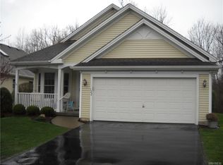 122 French Oaks Ln, East Amherst, NY 14051