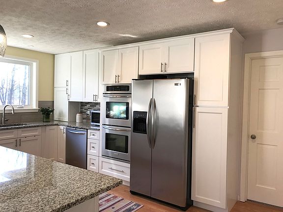 3rd image of 285 Woodland Acres
