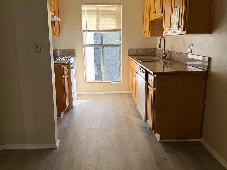 1st image of 7416 Hazeltine Ave APT 8